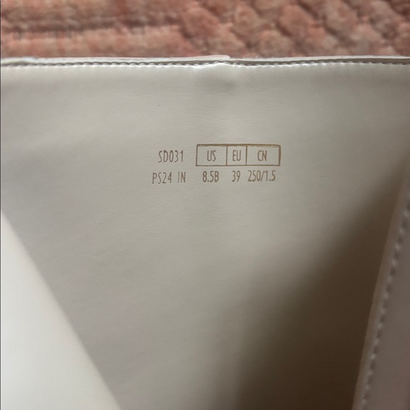 NWT Stuart Weitzman Heeled Boots with Black Toe - Picture 6 of 6